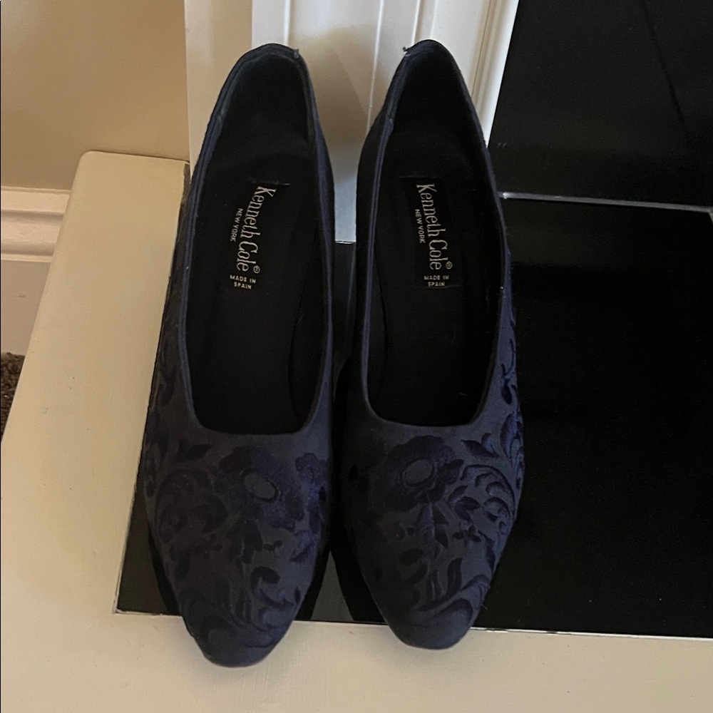 Kenneth Cole Navy Floral Jacquard Slip-On Pumps